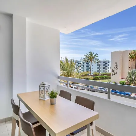 Apartamento Y Playa Апартаменты *